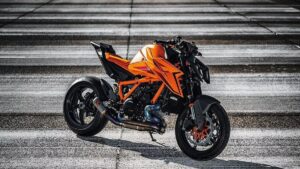 KTM 1390 Super Duke R की कीमत और फीचर्स जानकर आपके होश उड़ जाएंगे!