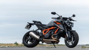 KTM 1390 Super Duke R: अब इंडिया में मिलेगी superbike वाली feel – जानिए कीमत और फीचर्स!